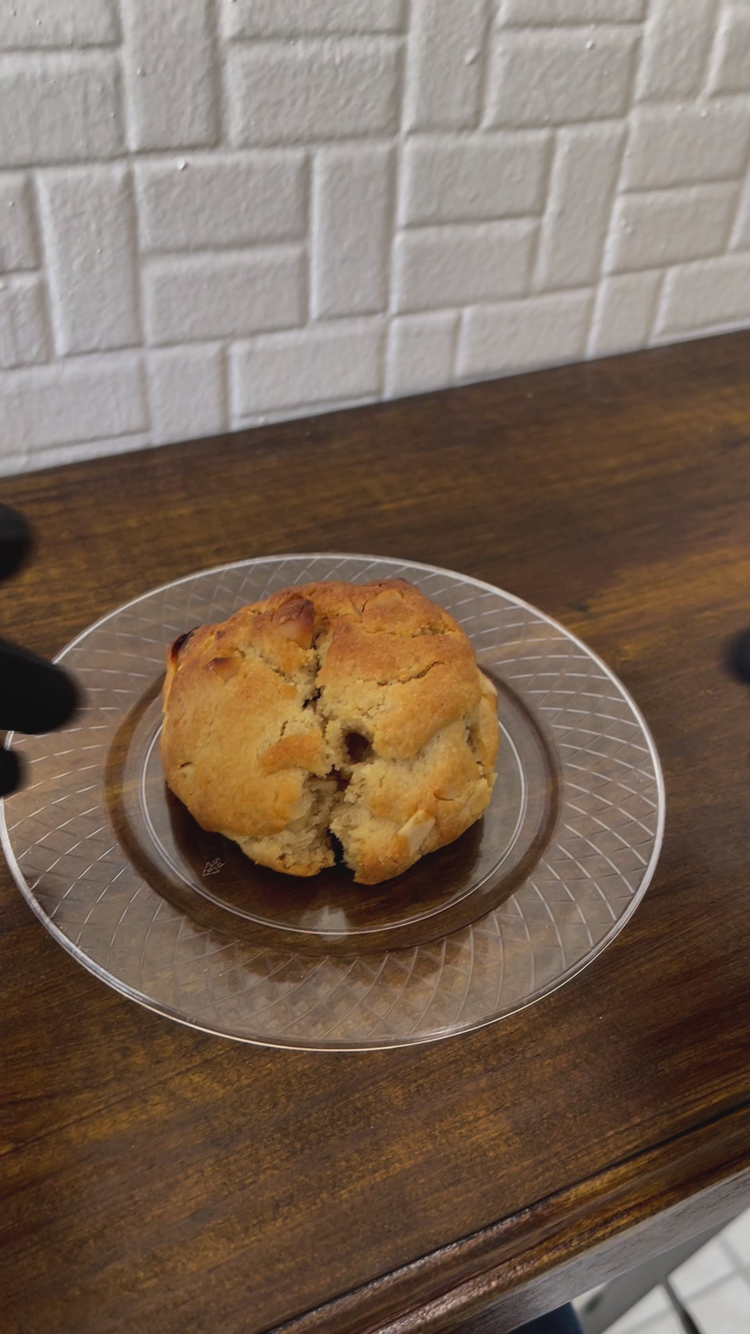 Watch the inside of our macadamia White chocolate cookie! 